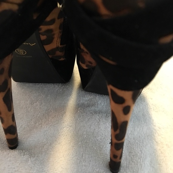 Brand New Leopard & Black Heels By ANNE MICHELLE- Box 42 - Picture 4 of 5